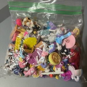 Bag of Misc Polly Pockets